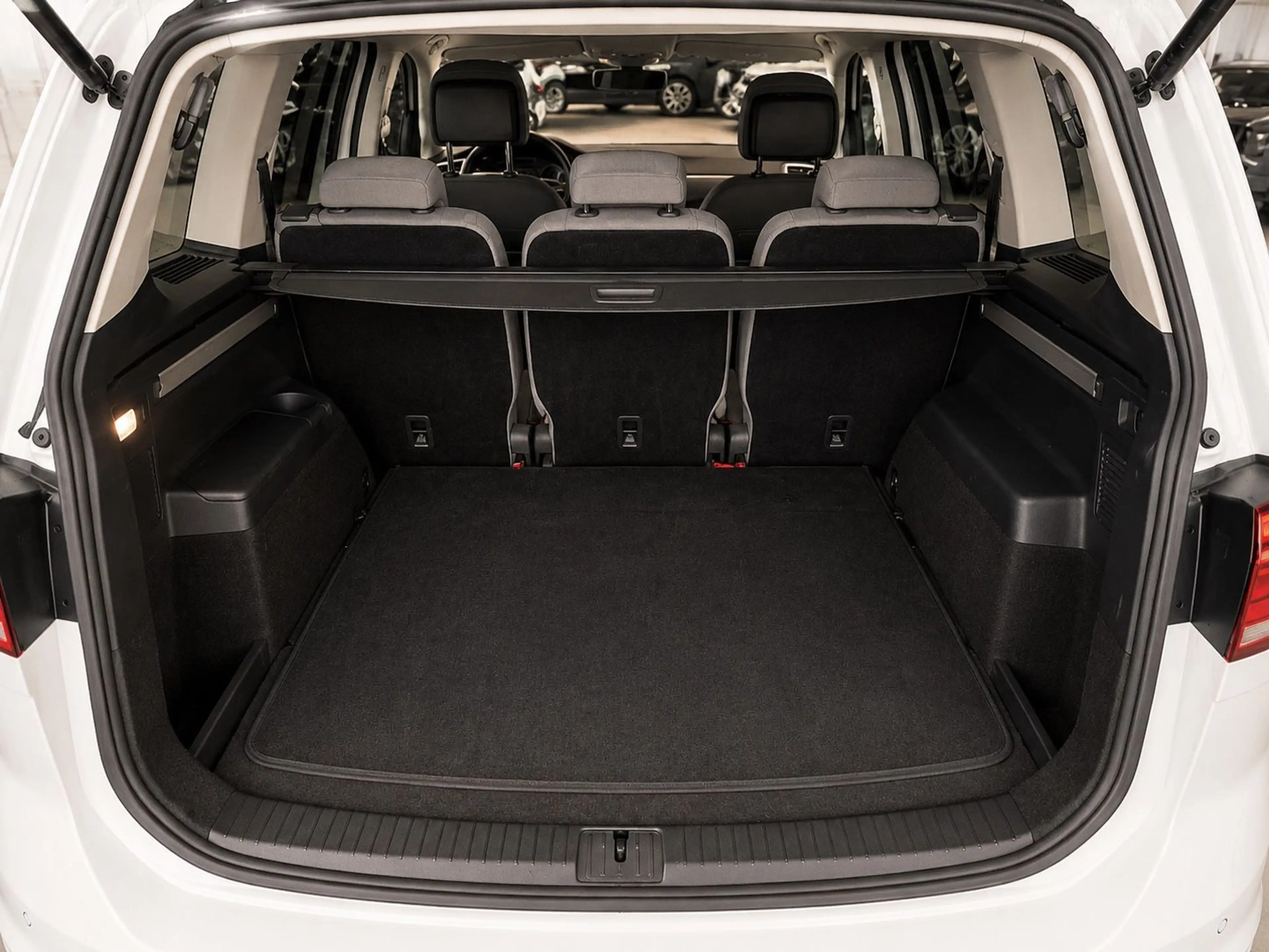 Volkswagen Touran *ACC*7-SITZER*LED*PANORAMA*KAMERA* — photo 7