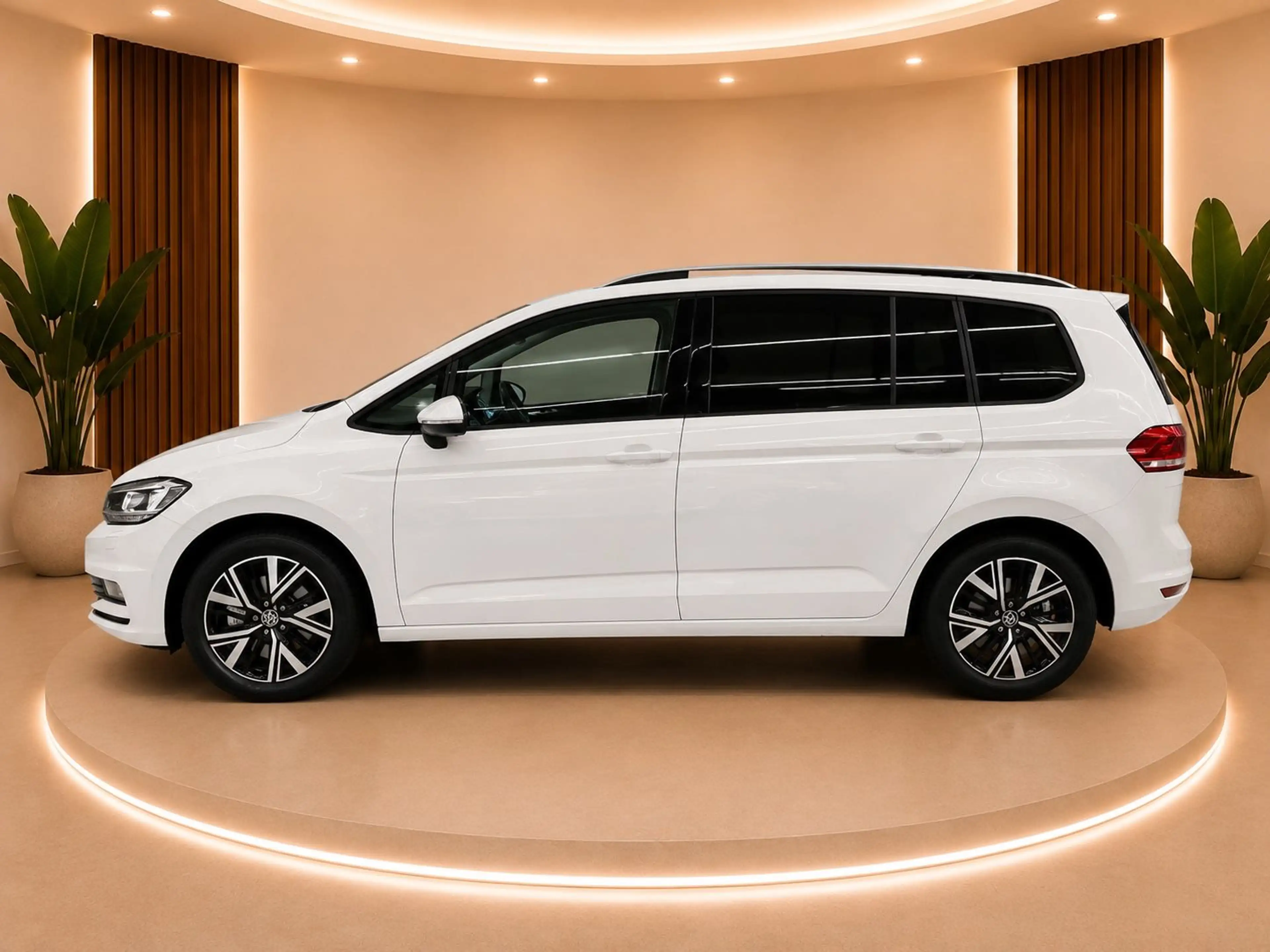 Volkswagen Touran *ACC*7-SITZER*LED*PANORAMA*KAMERA* — photo 5