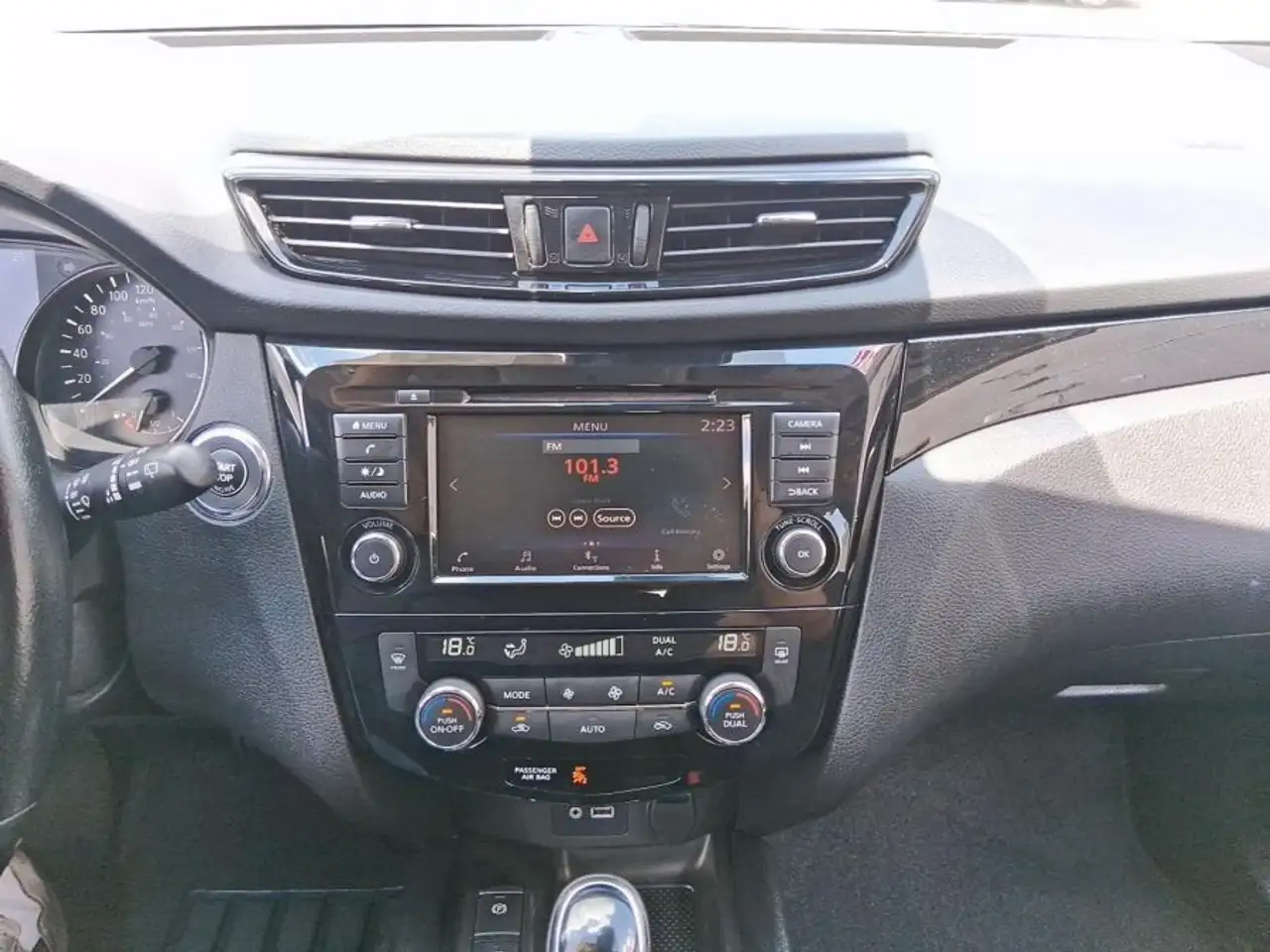 Nissan Qashqai photo Nissan Qashqai