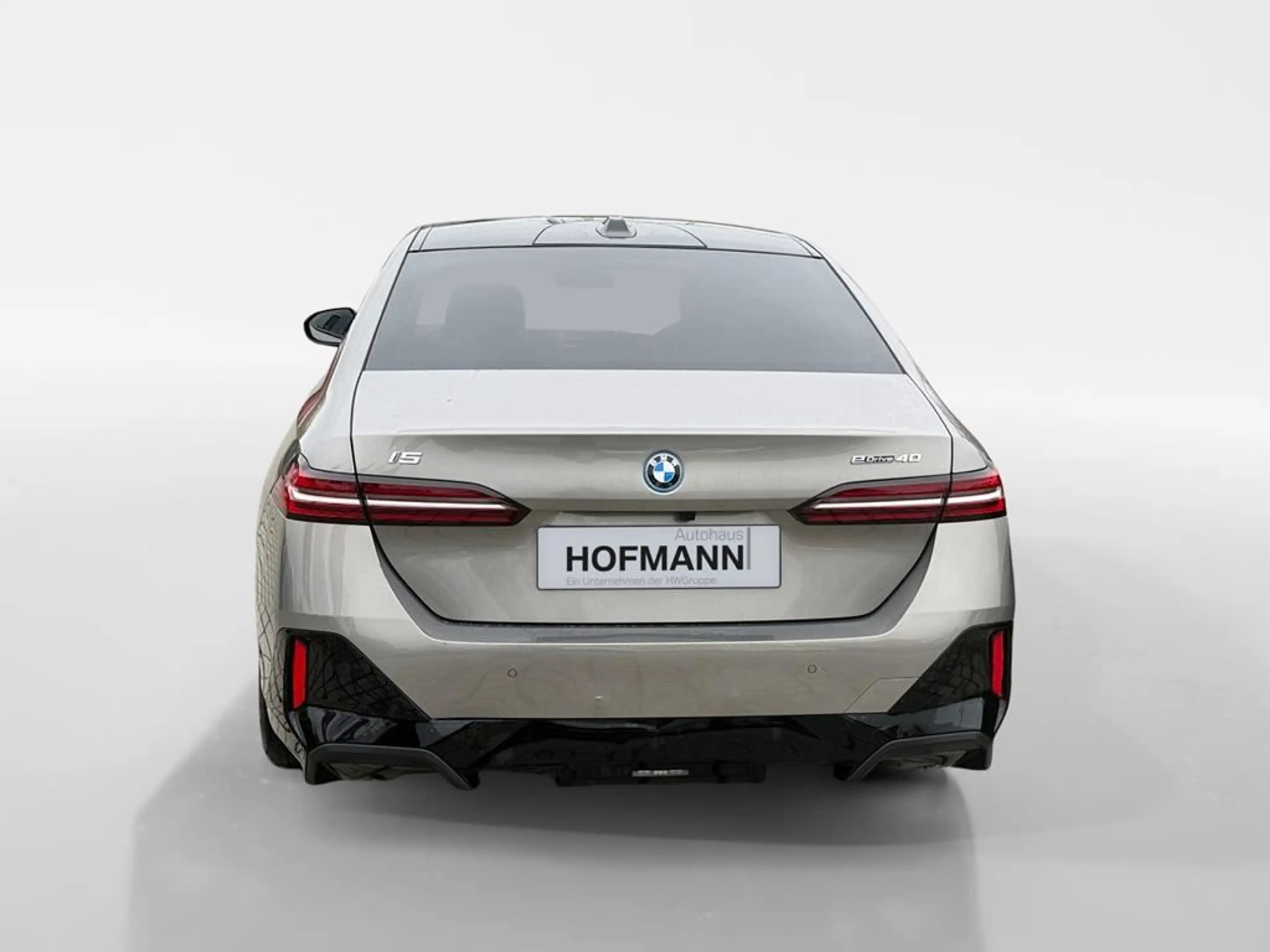 BMW i5 M Sport — photo 6
