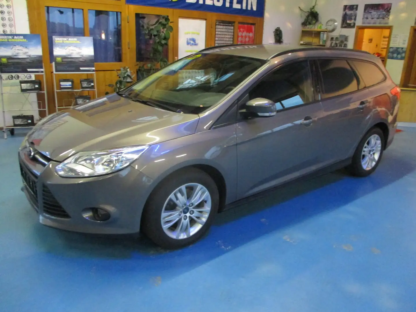 Ford Focus Turnier 1.6 Eco Boost Titanium,Top Zustand Gris - 2