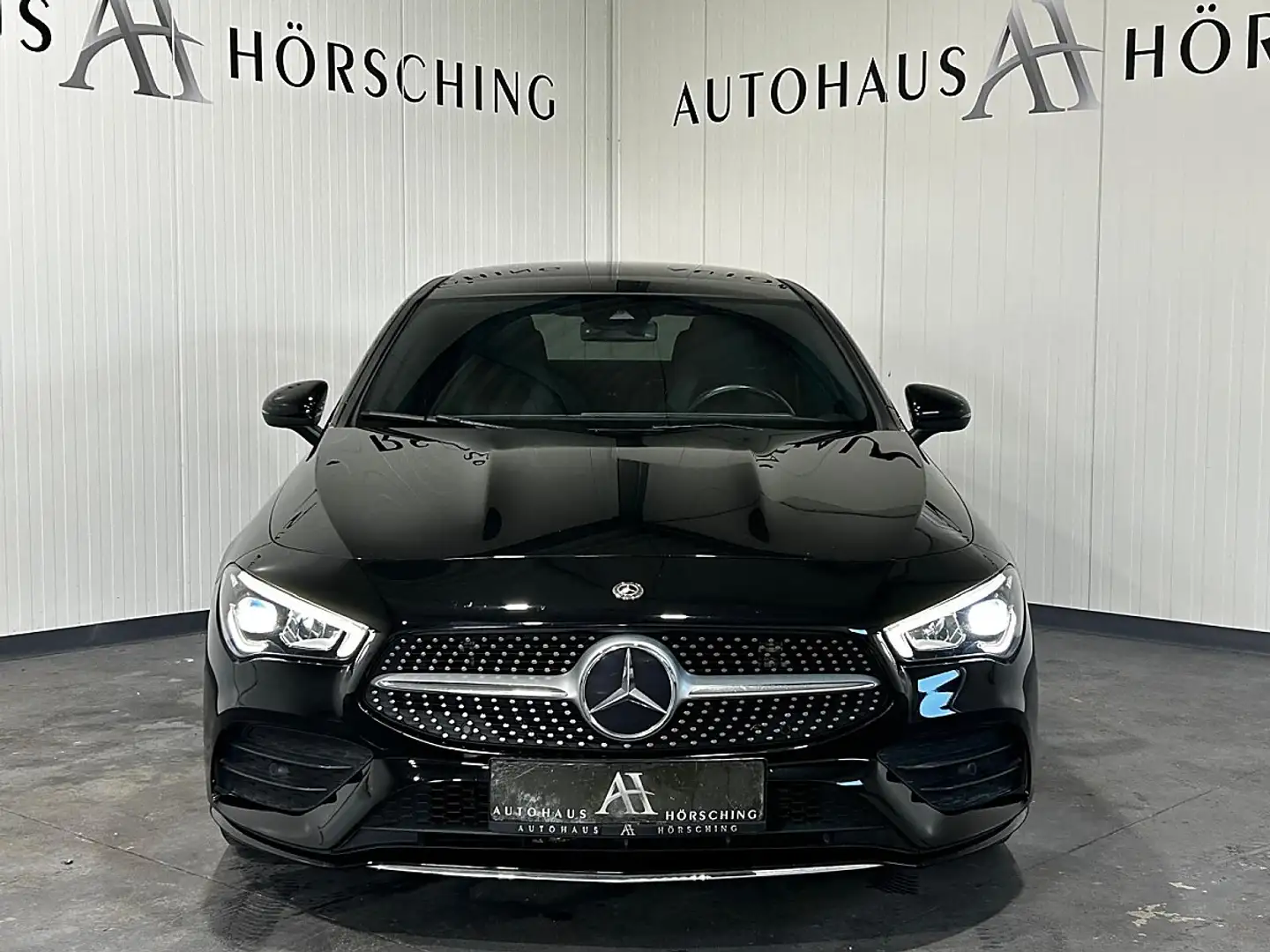 Mercedes-Benz CLA 180 //AMG-PAKET//PANORAMADACH// Schwarz - 2