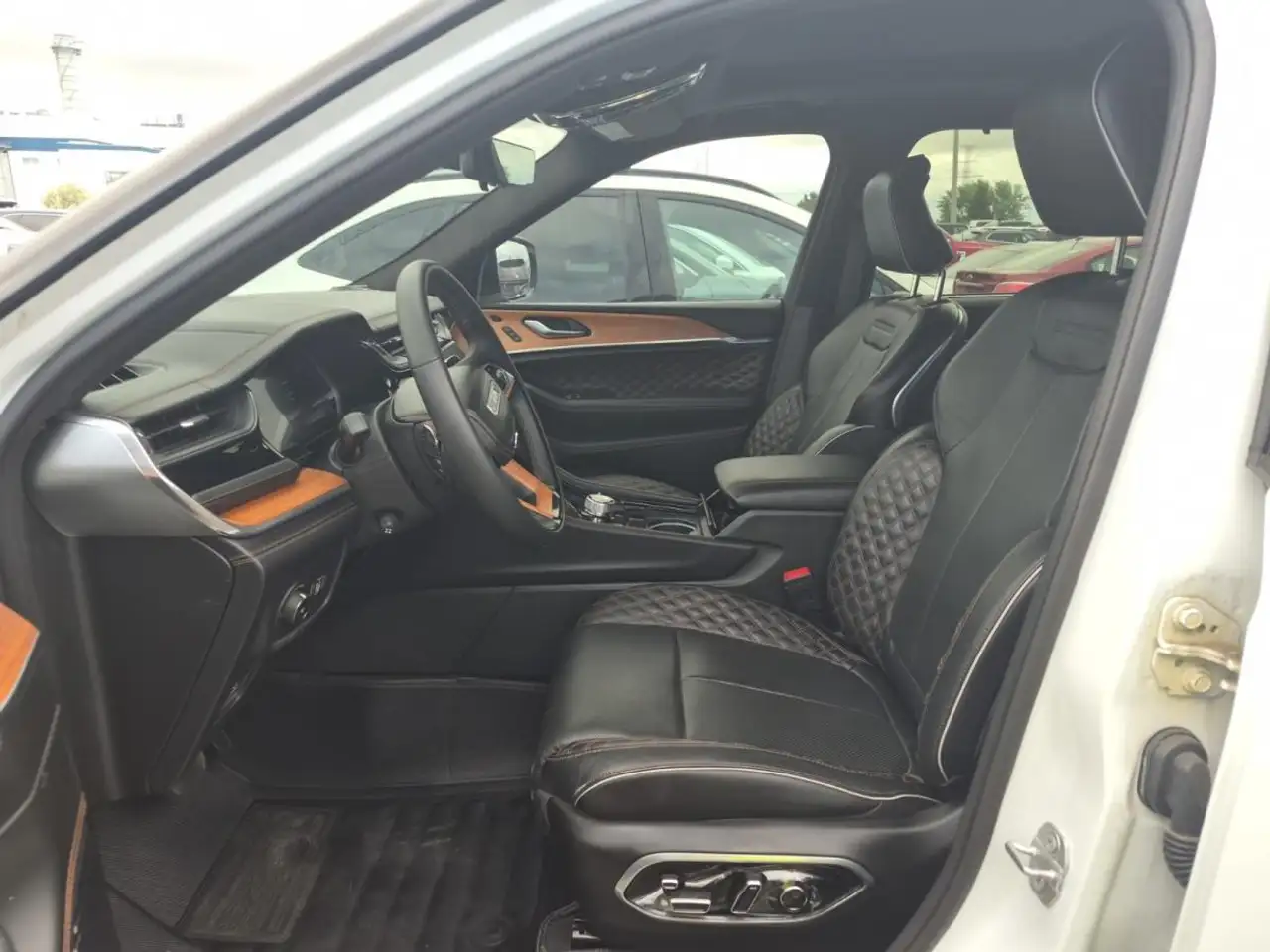 Jeep Grand Cherokee снимка Jeep Grand Cherokee