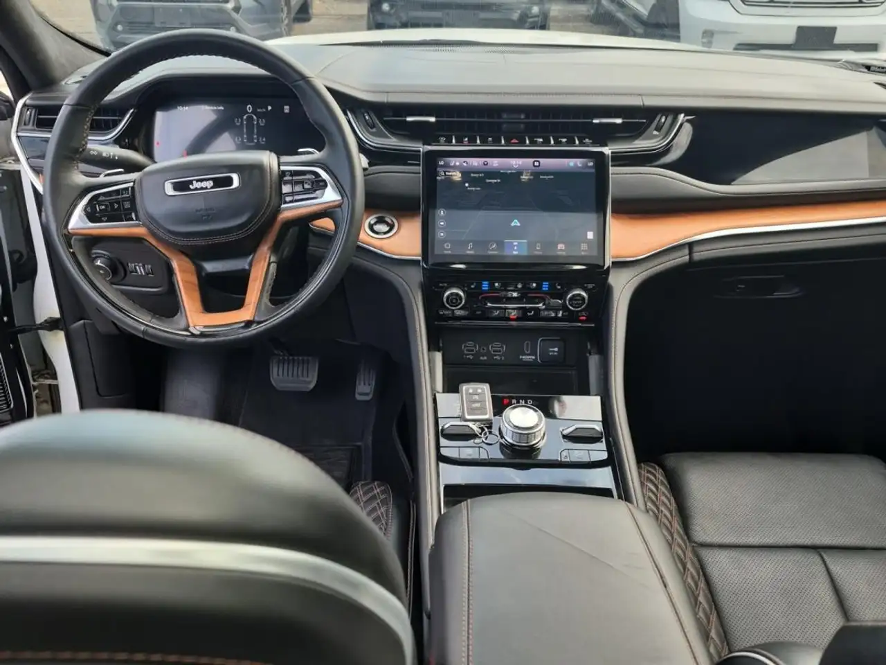 Jeep Grand Cherokee снимка Jeep Grand Cherokee