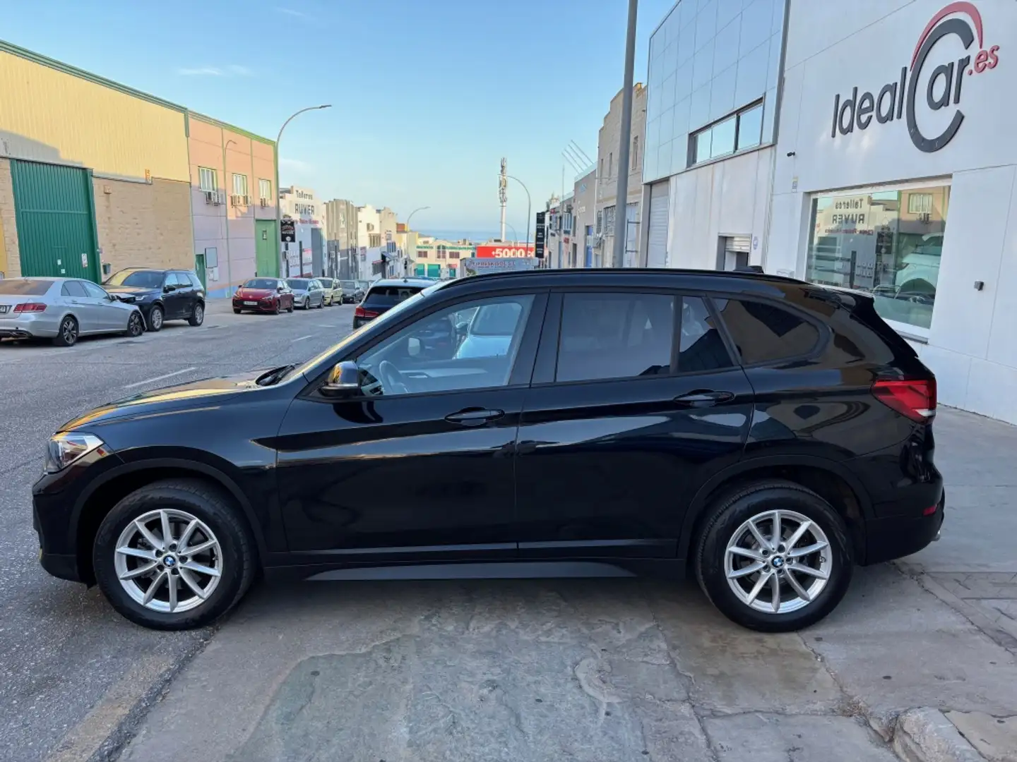 BMW X1 sDrive 18dA Corporate Negro - 2