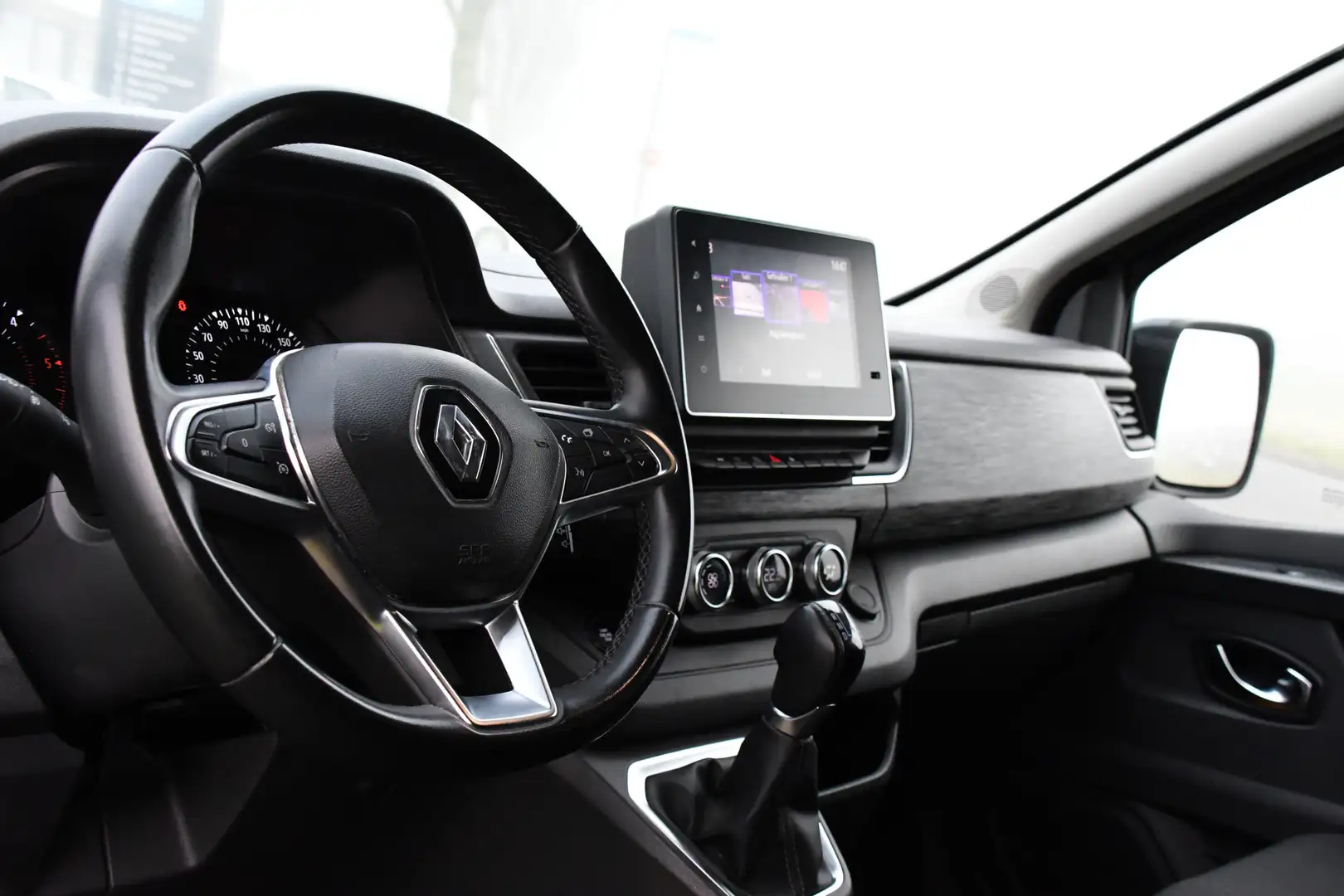 Renault Trafic 2.0 dCi 150 T30 L2H1 Luxe Camera, Cruise, Carplay, Grijs - 2