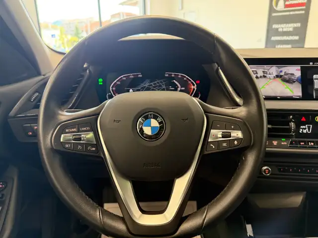 BMW 1 Series view 18