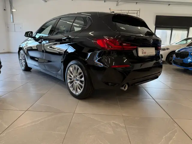 BMW 1 Series view 6