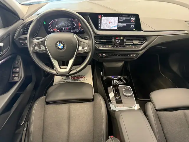 BMW 1 Series view 10