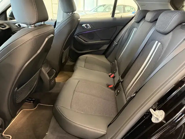 BMW 1 Series view 9