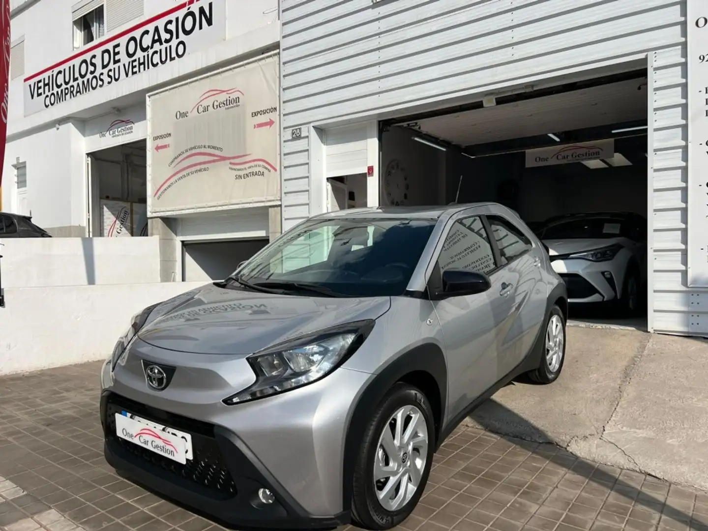 Toyota Aygo Play Gris - 1