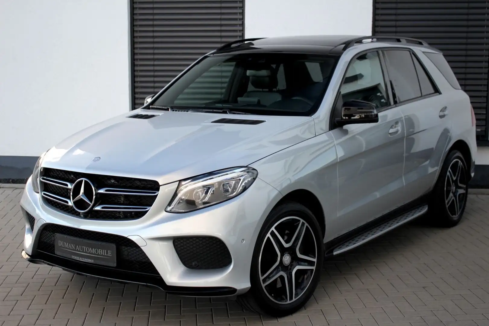Mercedes-Benz GLE 500 e 4-MATIC **AMG-PAKET PANO 360 MEMORY** Stříbrná - 1