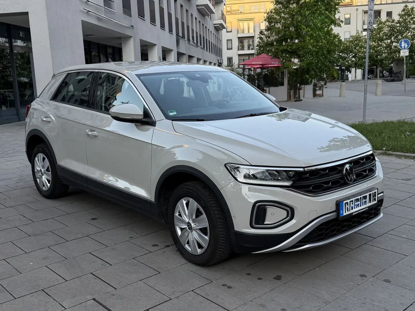 Volkswagen T-Roc 1.0 TSI OPF Life Beige - 1