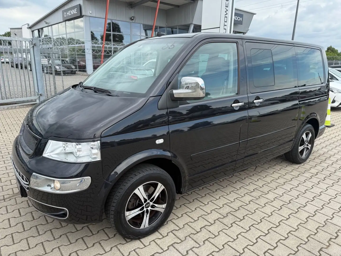 Volkswagen T5 Transporter Bus Multivan Highline Negro - 1