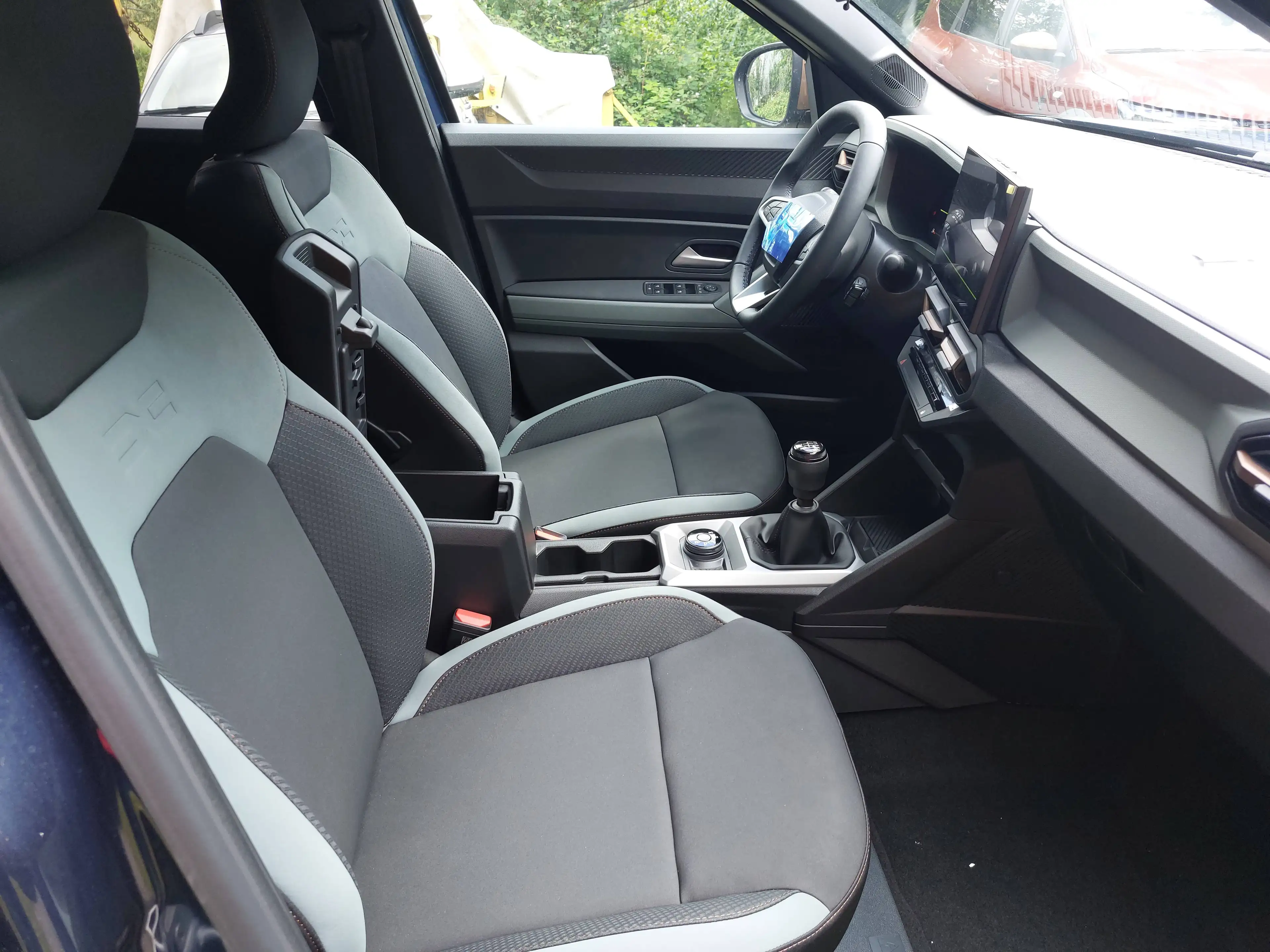 Dacia Bigster TCE130MH 4x4 Extreme Panoramadach SOFORT! Indigoblau Met. — photo 9