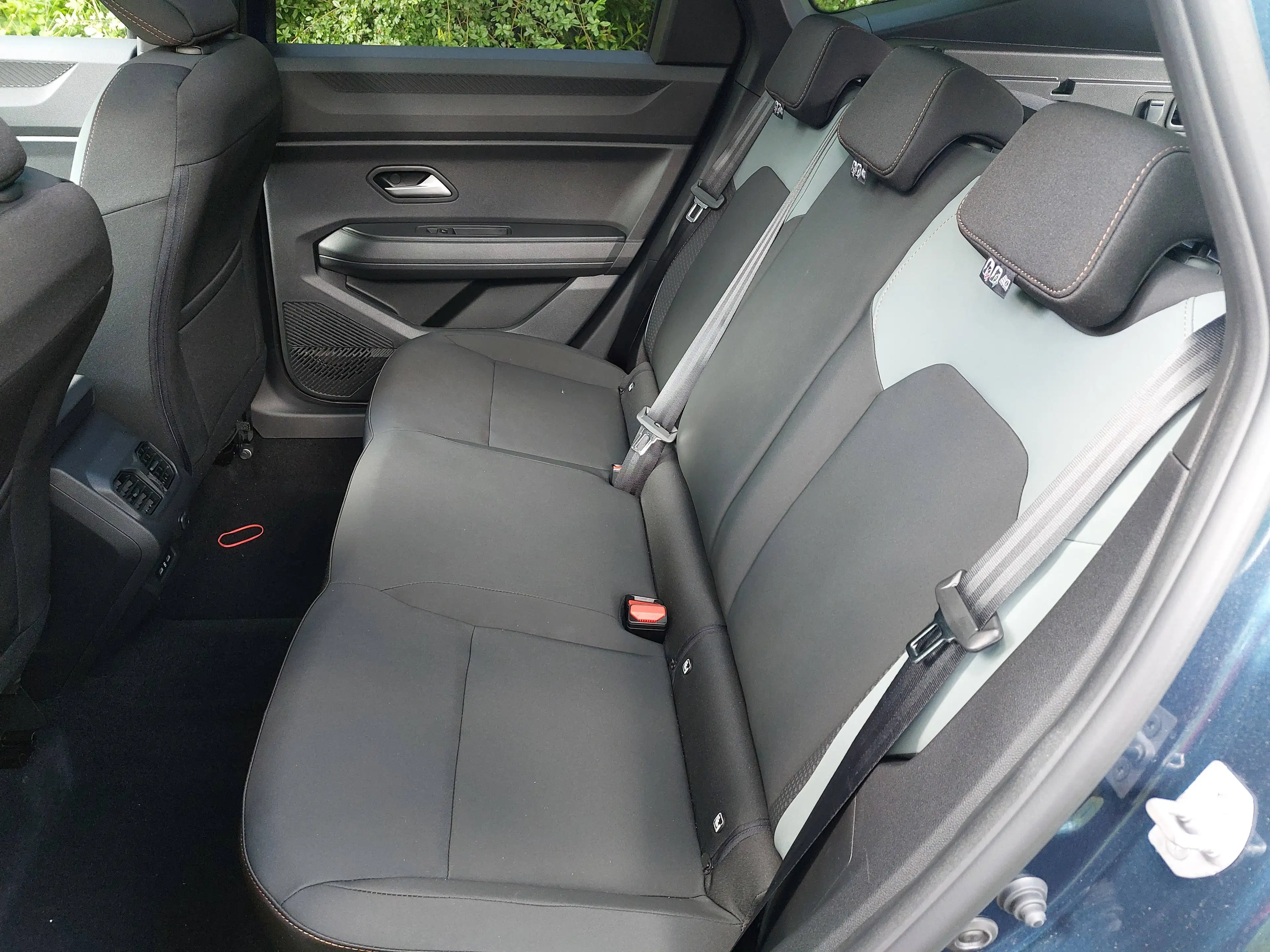 Dacia Bigster TCE130MH 4x4 Extreme Panoramadach SOFORT! Indigoblau Met. — photo 11