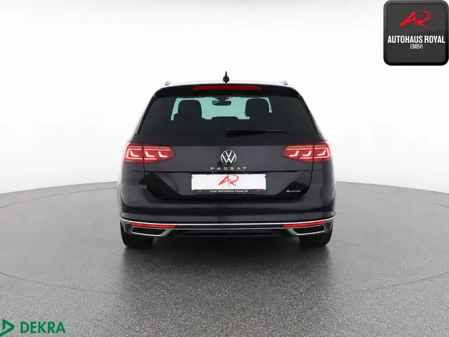 Volkswagen Passat view 4