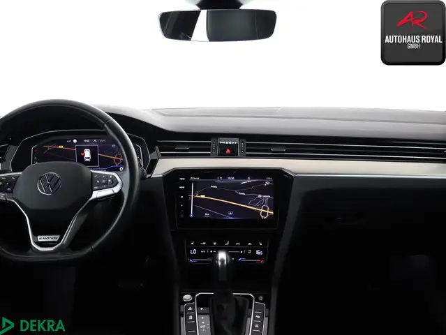 Volkswagen Passat view 9