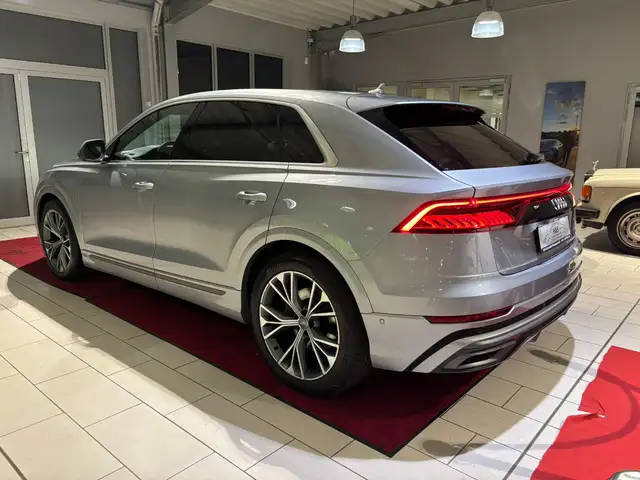 Audi Q8 view 3