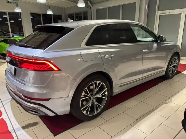 Audi Q8 view 7