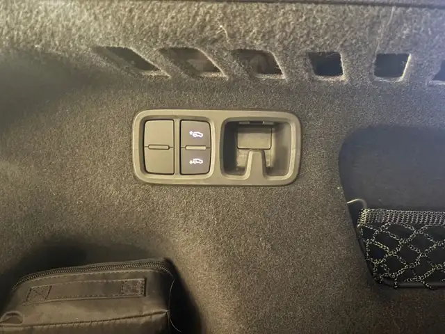 Audi Q8 view 10