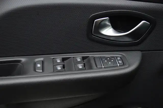 Renault Clio view 15