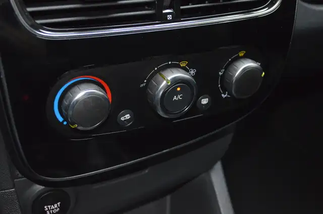 Renault Clio view 12