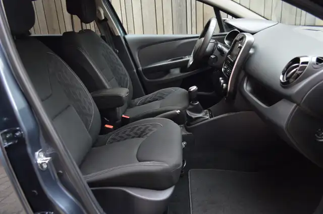 Renault Clio view 9