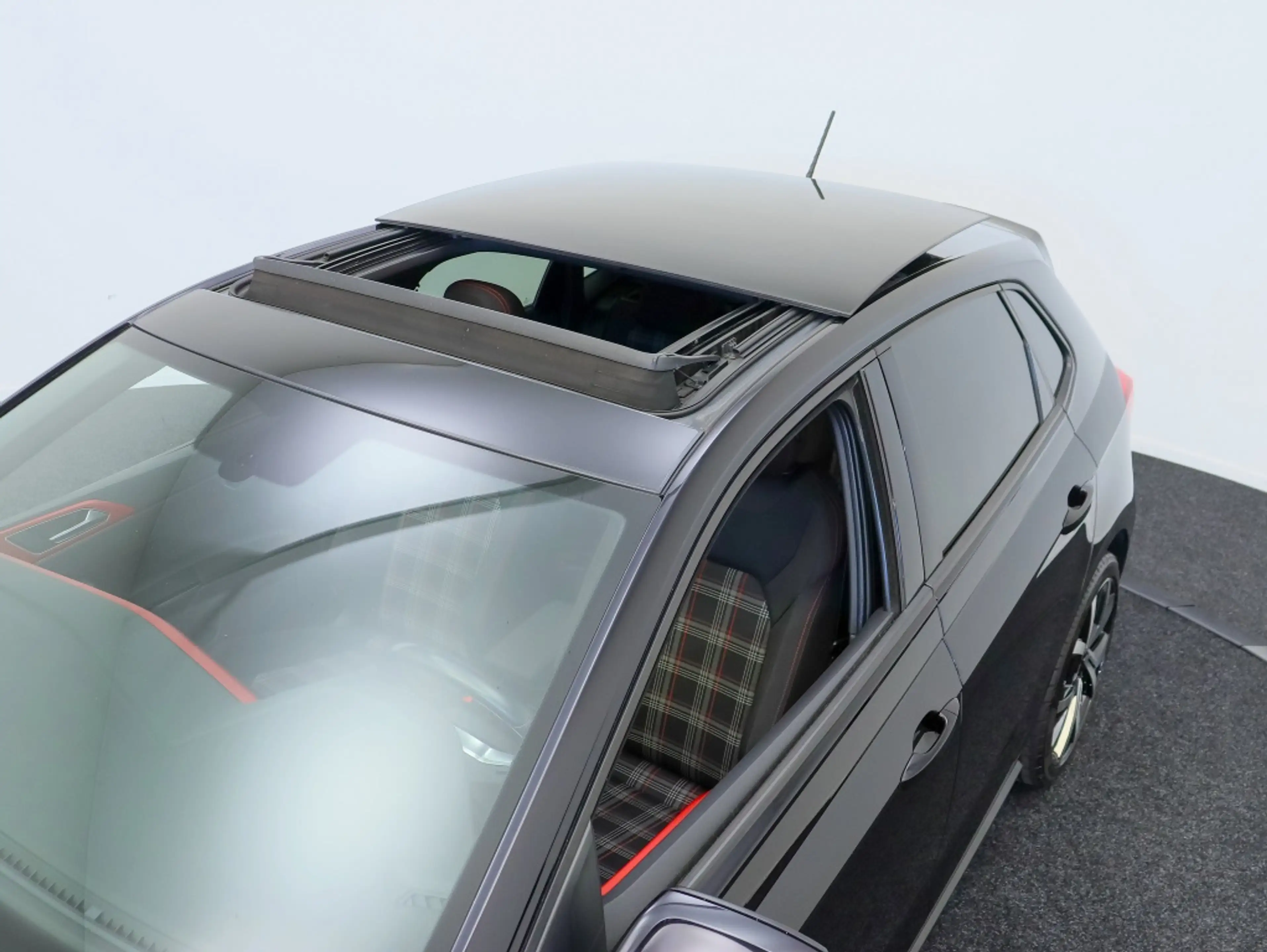 Volkswagen Polo GTI 2.0 TSI | Pano | 18" | Dealer onderhouden — photo 6