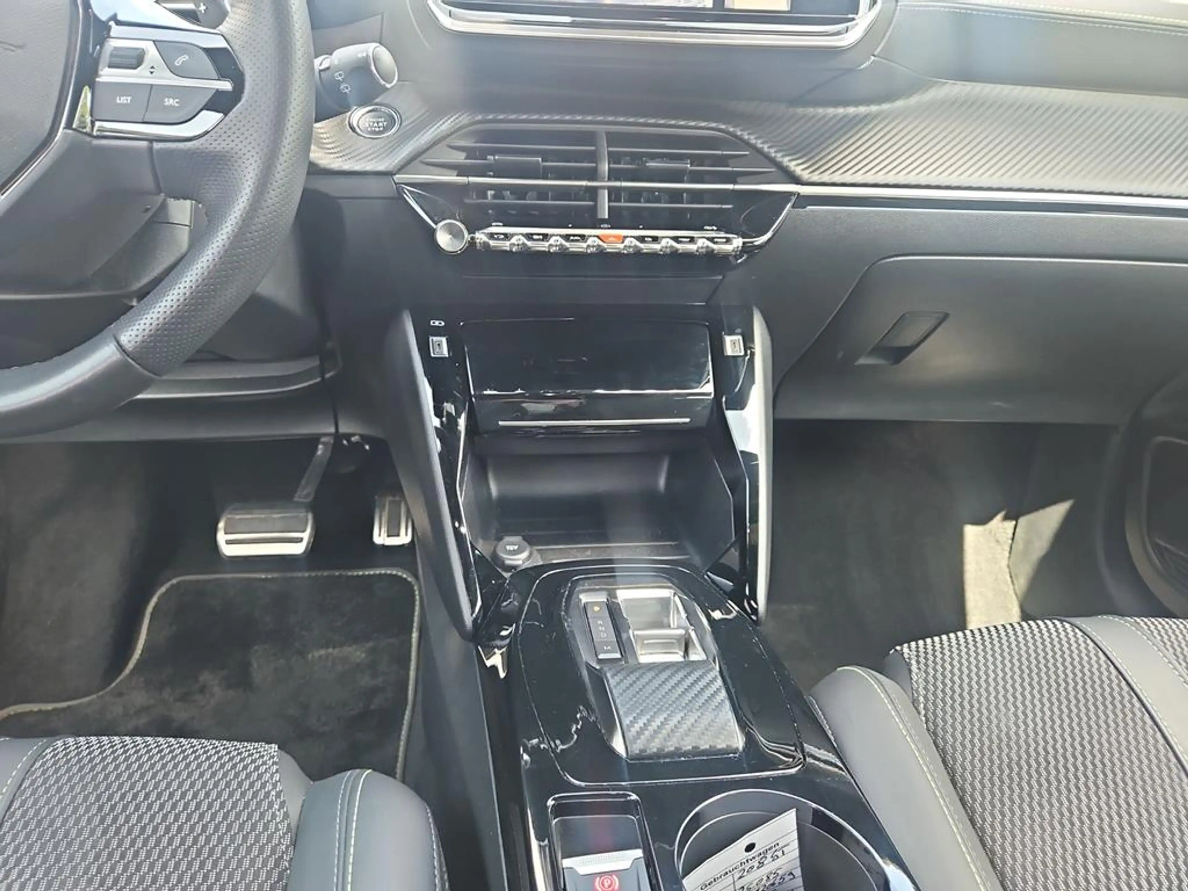 Peugeot 208 Neuer 208 GT HYBRID 100 e-DSC6 — photo 12