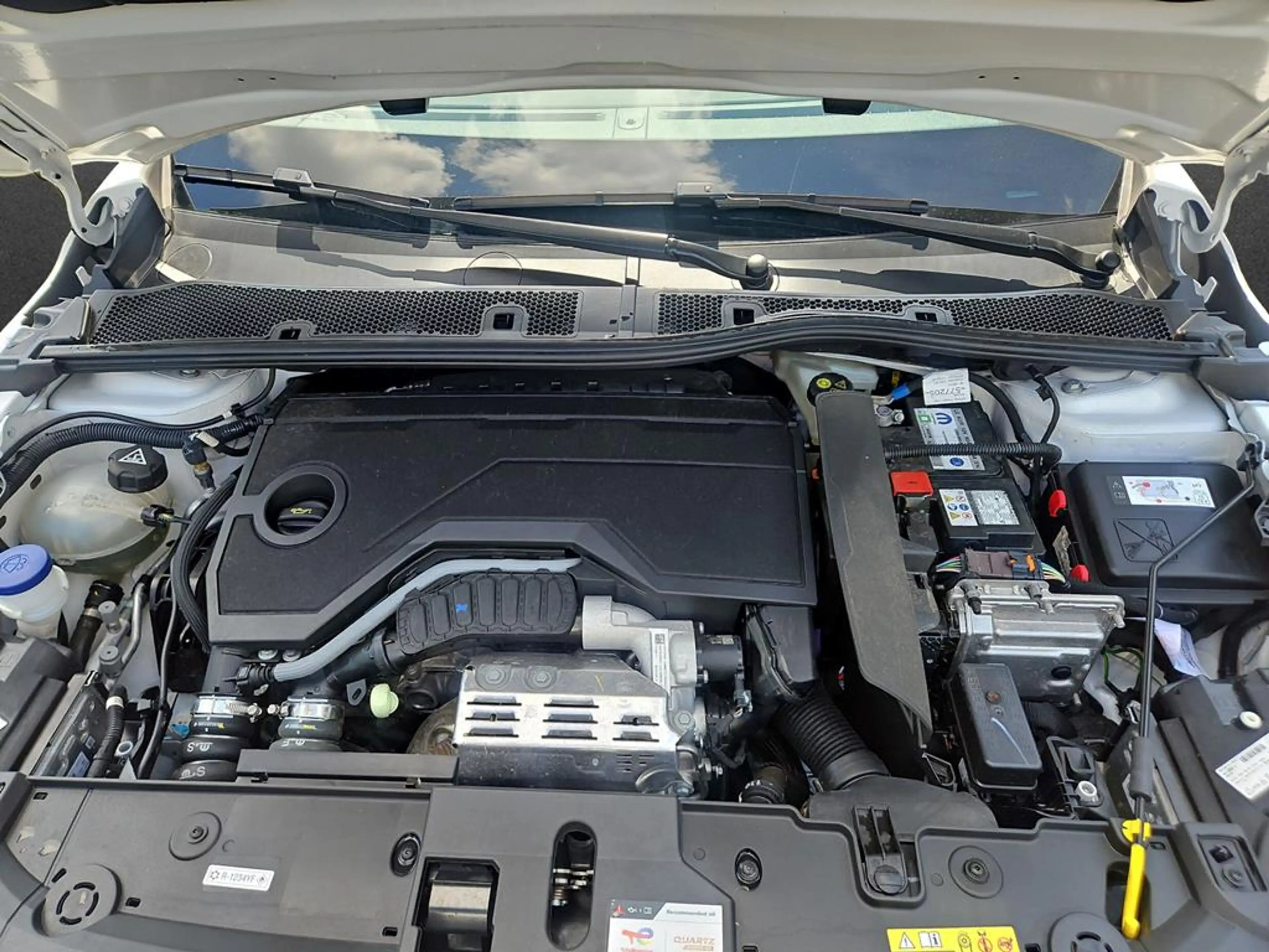 Peugeot 208 Neuer 208 GT HYBRID 100 e-DSC6 — photo 6