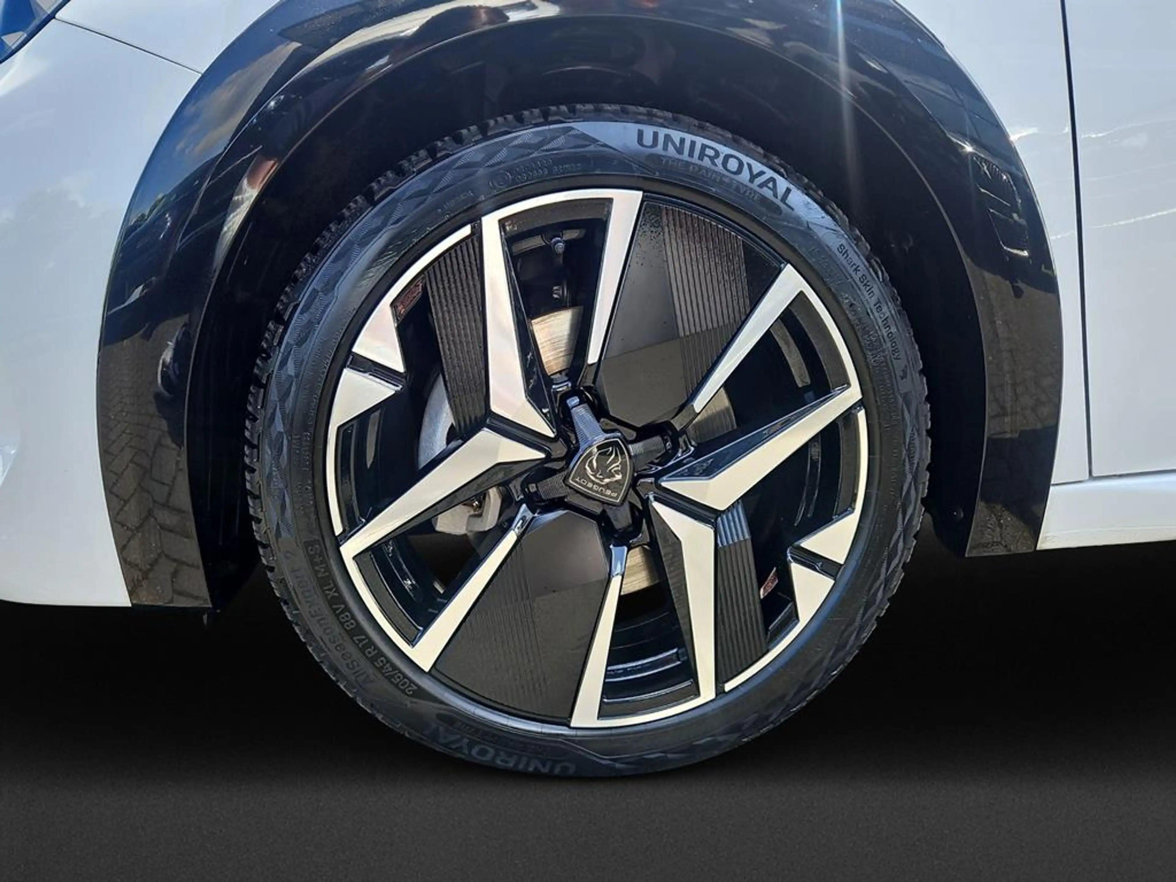 Peugeot 208 Neuer 208 GT HYBRID 100 e-DSC6 — photo 8