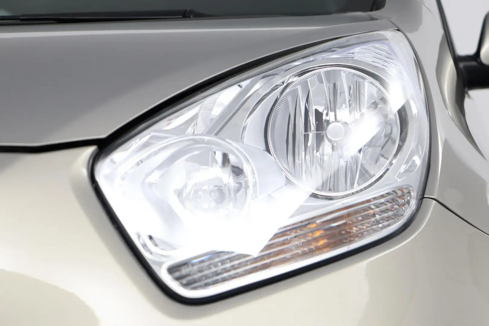Kia Venga 1.6 CVVT SUPER PACK 125PK ECC/CRUISE/NAV/CAMERA/PA Grijs - 2
