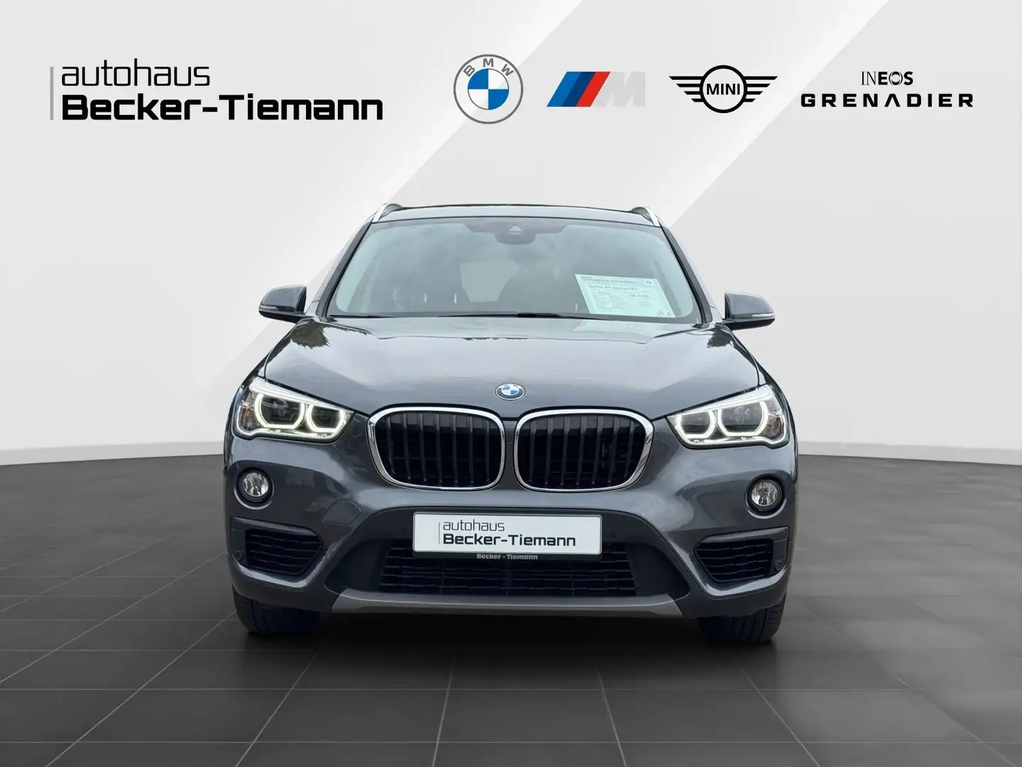 BMW X1 sDrive18i Advantage | AHK | Kamera | LED | Navi | Grijs - 2