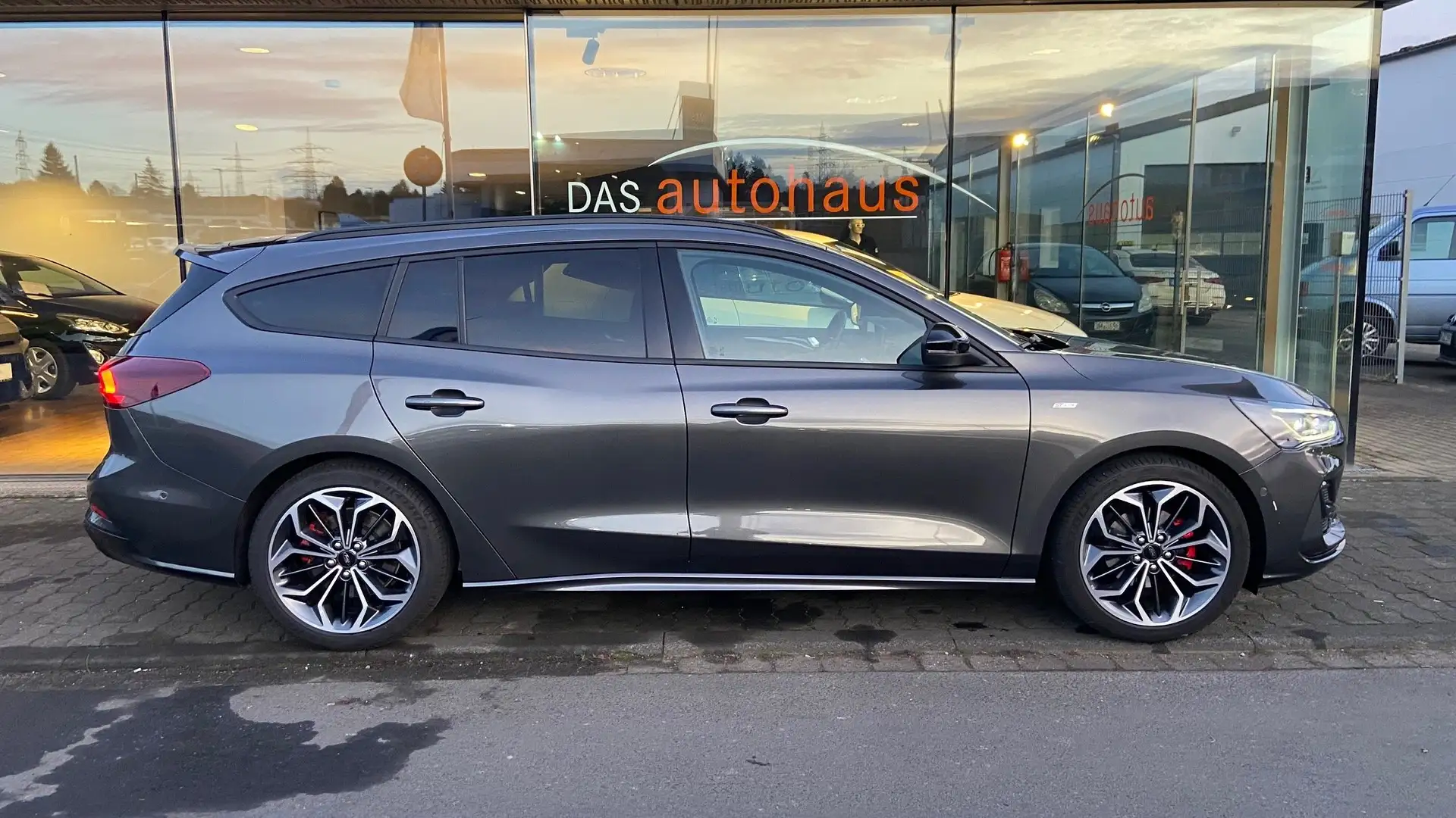 Ford Focus Focus Turnier ST-Line X 155 PS, Styling Paket, LED Gris - 2