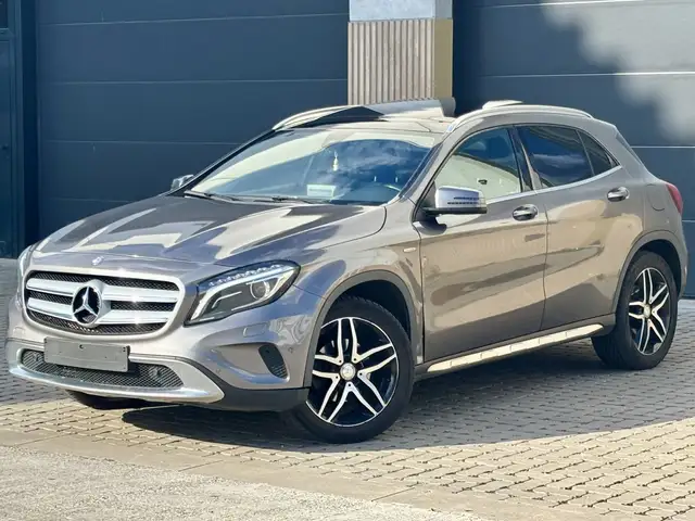 Mercedes-Benz GLA 200 GLA 200 d 4-Matic Activity Edition Cuir Pano GPS caméra Ja 18