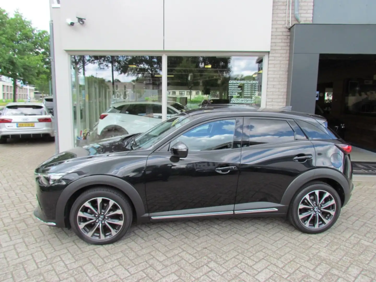 Mazda CX-3 2.0 Skayctiv-G 6MT 2WD 121pk Luxury Trekhaak Zwart - 1