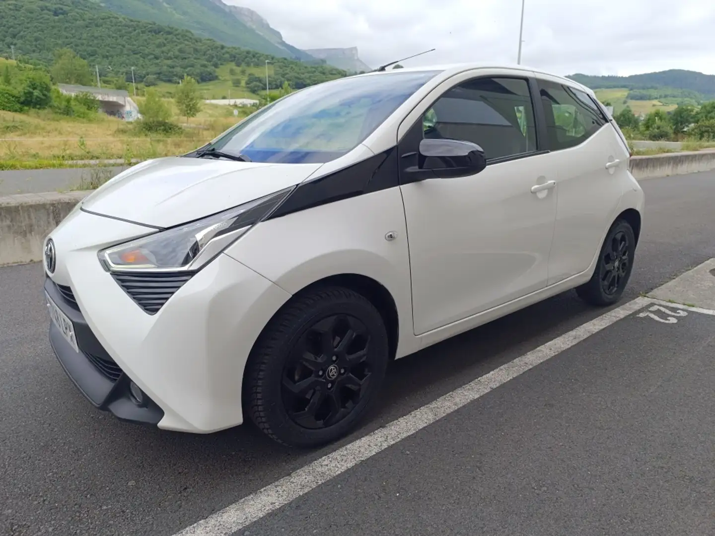 Toyota Aygo 70 x-play Blanc - 1