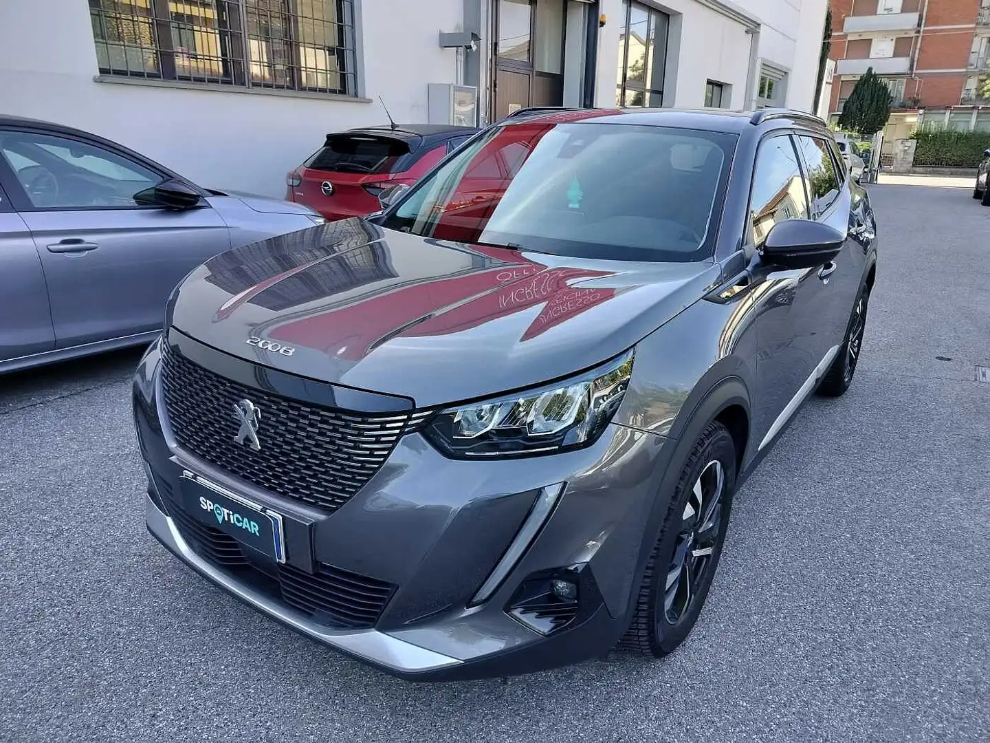 Peugeot 2008 2ª serie PureTech 100 S&S Allure Pack Gris - 2