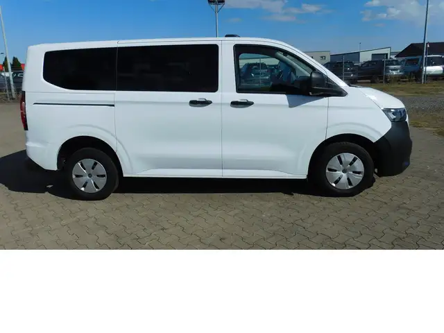 Volkswagen Caravelle view 2