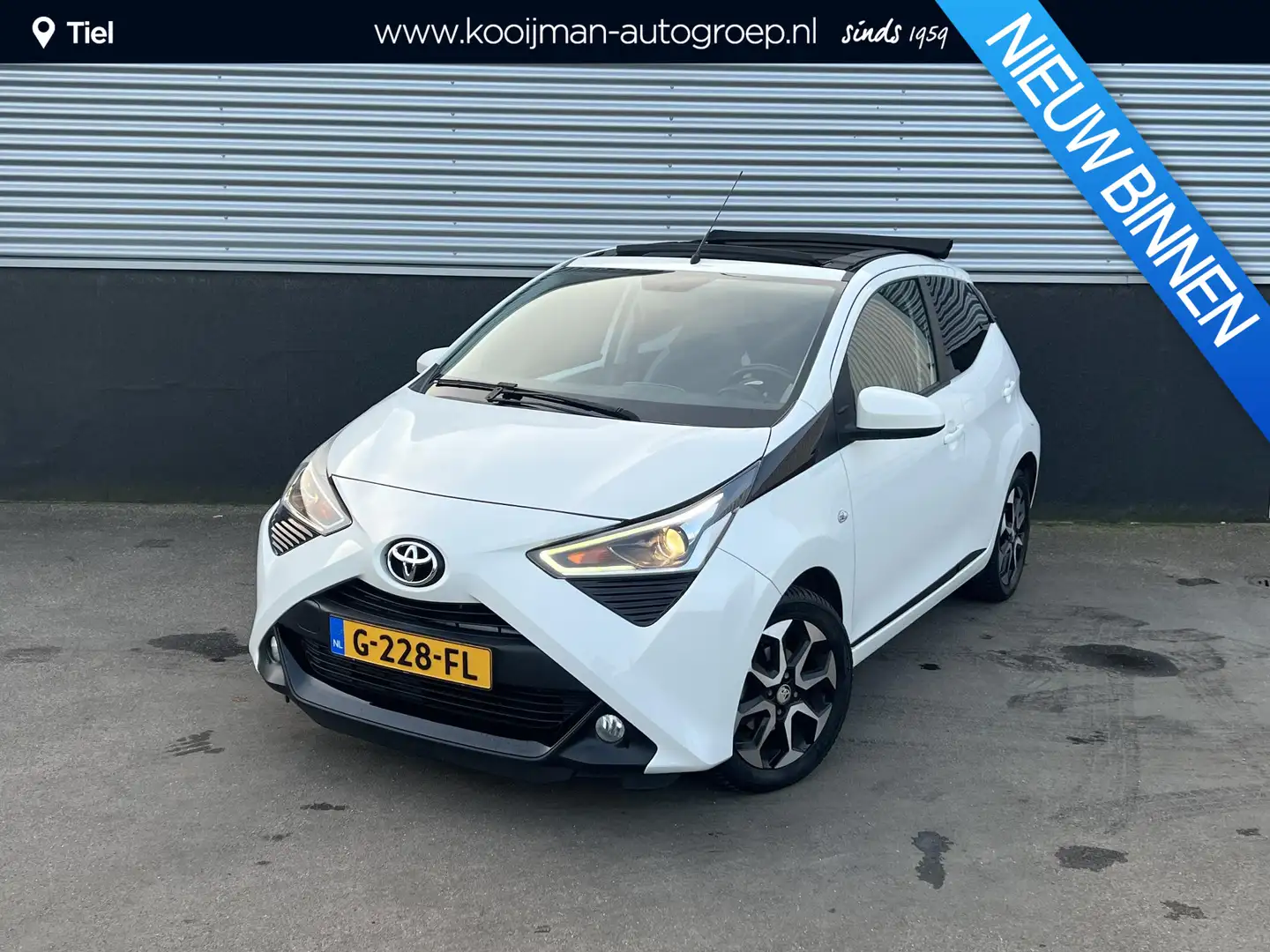 Toyota Aygo 1.0 VVT-i x-joy Automaat, Cabriodak, Apple Carplay Blanc - 1
