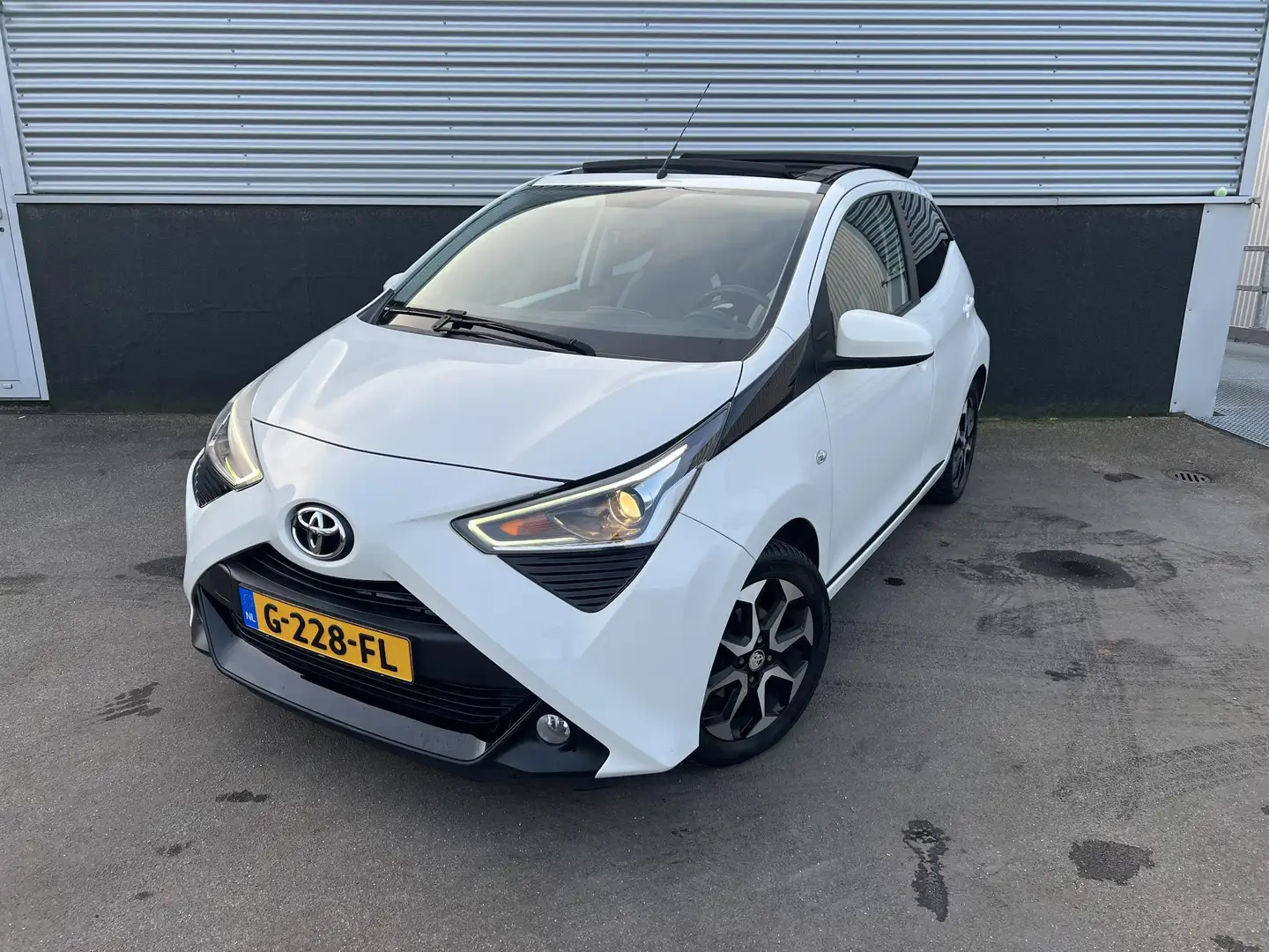 Toyota Aygo 1.0 VVT-i x-joy Automaat, Cabriodak, Apple Carplay Blanc - 2