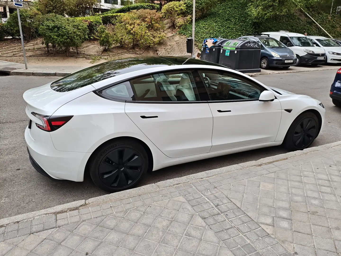 Tesla Model 3 Standard Range Premium RWD - 2