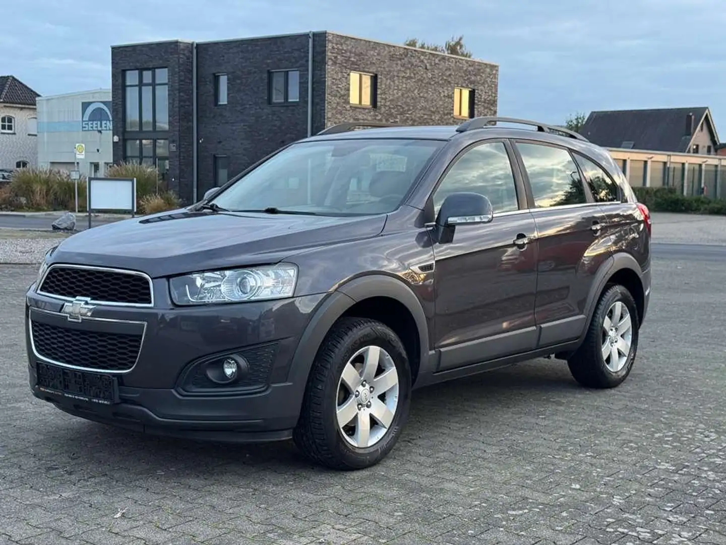 Chevrolet Captiva 2.4 LT 2WD|1-HAND|7SITZER|GARANTIE|TÜV Grau - 1