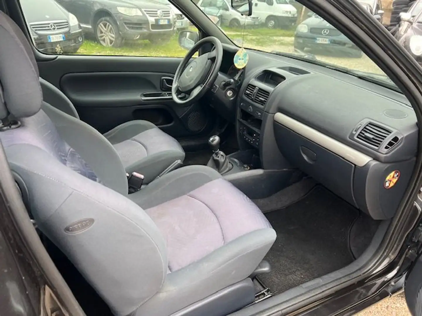 Renault Clio Clio 3p 1.4 16v Initiale Nero - 2