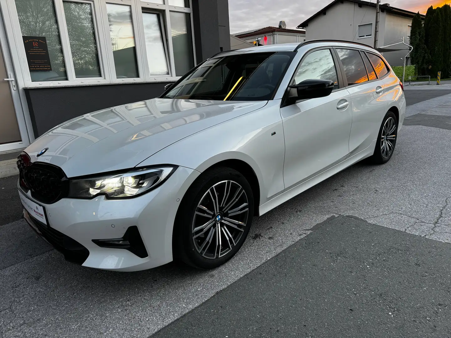 BMW 320 320d xDrive Touring 48 V *Wenig KM; Pickerl Neu* Weiß - 1