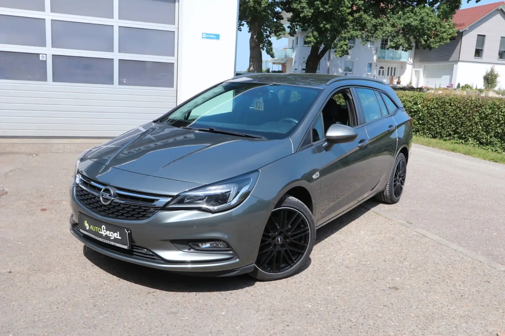 Opel Astra K Sports Tourer Business SHZ Navi BT Grau - 1