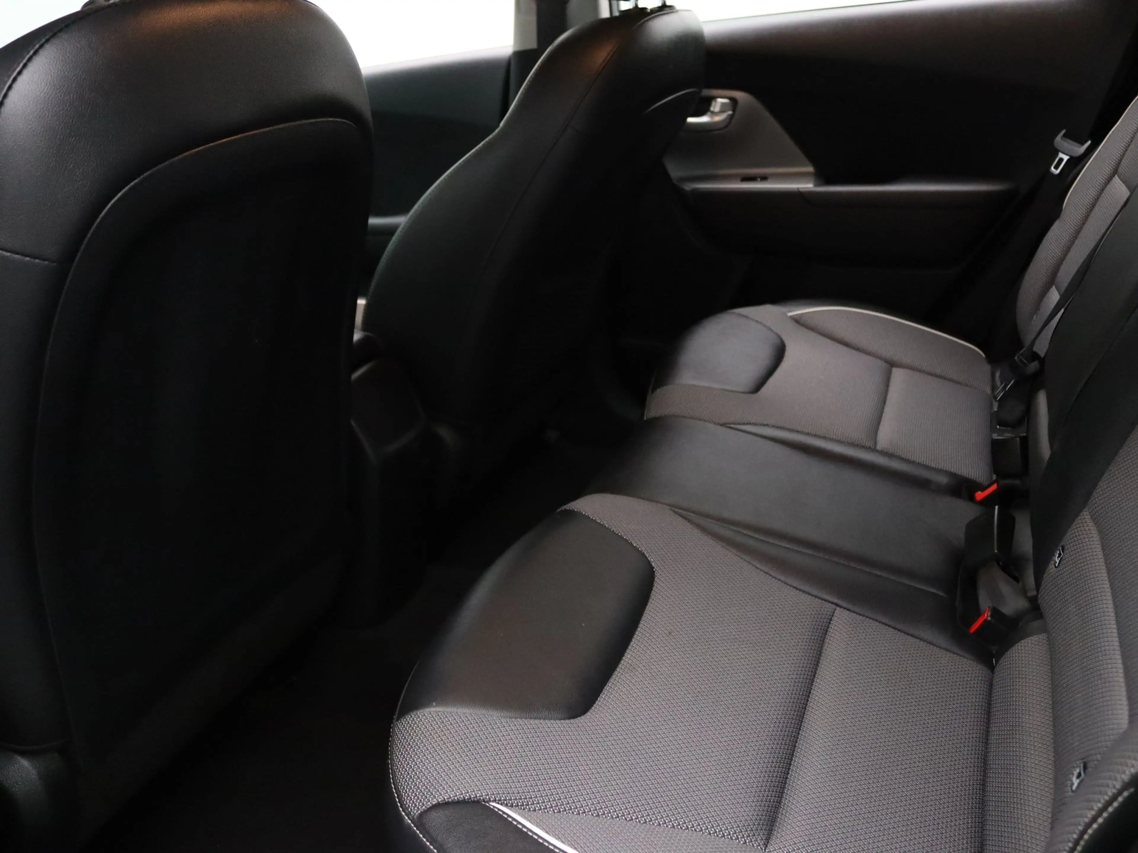 Kia e-Niro 204pk DynamicPlusLine 64 kWh Apple Carplay/Android — photo 28