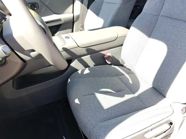 Leapmotor B05 view 13