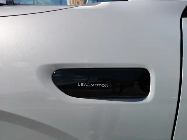 Leapmotor B05 view 5